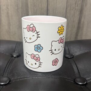 New Blue Sky Clayworks Hello Kitty Faces & Flowers Vanilla & Fig Candle